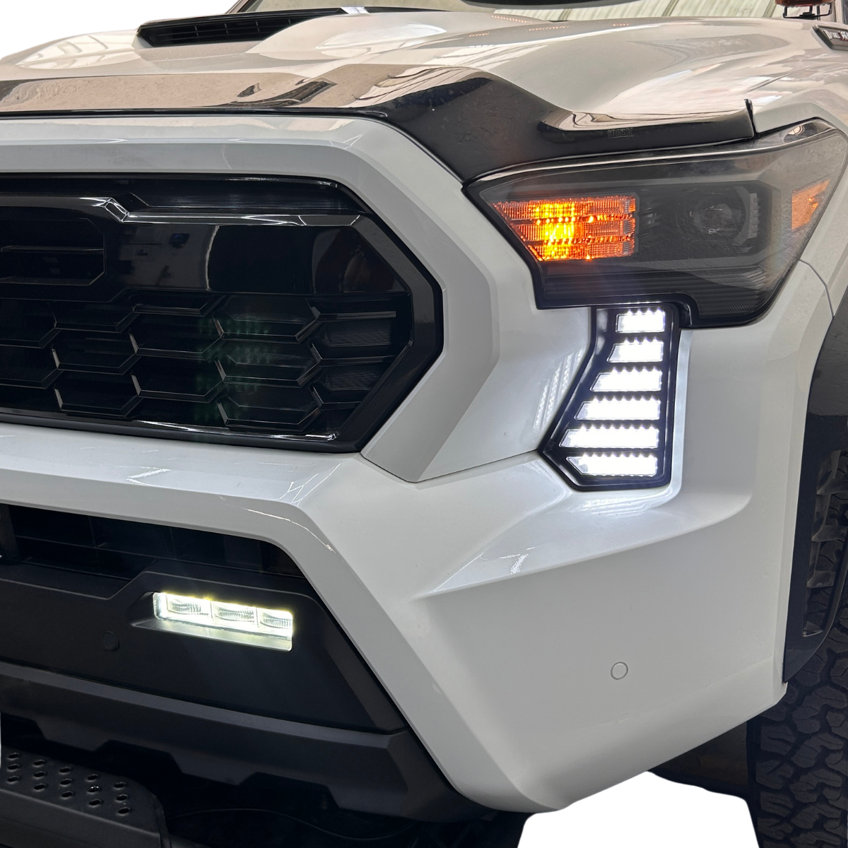 DRL con Direccional para Tacoma 2024+ Blanco/Ámbar (Ambos Lados) | SC0019594 - Imagen 4